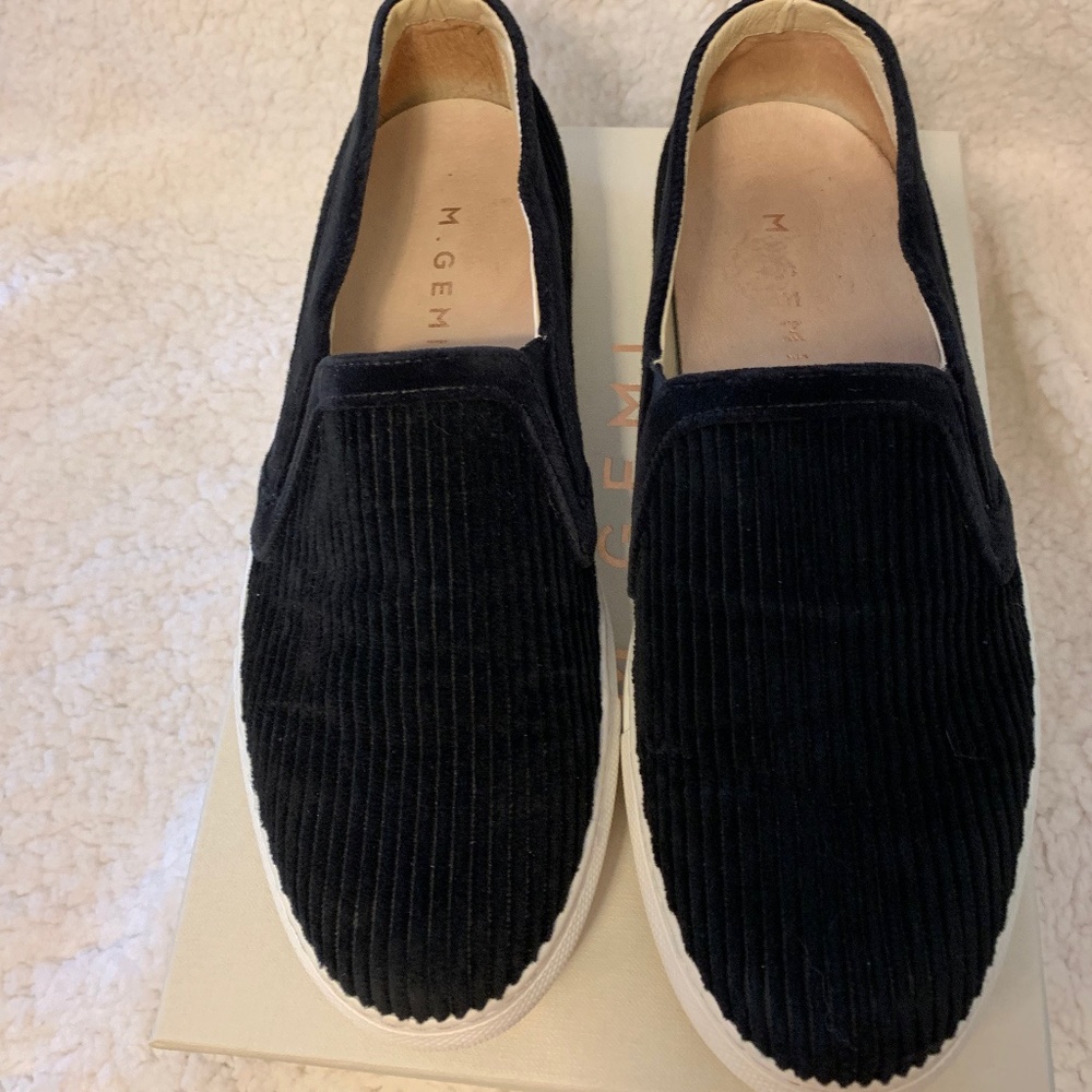 M. Gemi The Cerchio Corduroy Velvet Slipon Sneaker in Black. Like New with Box